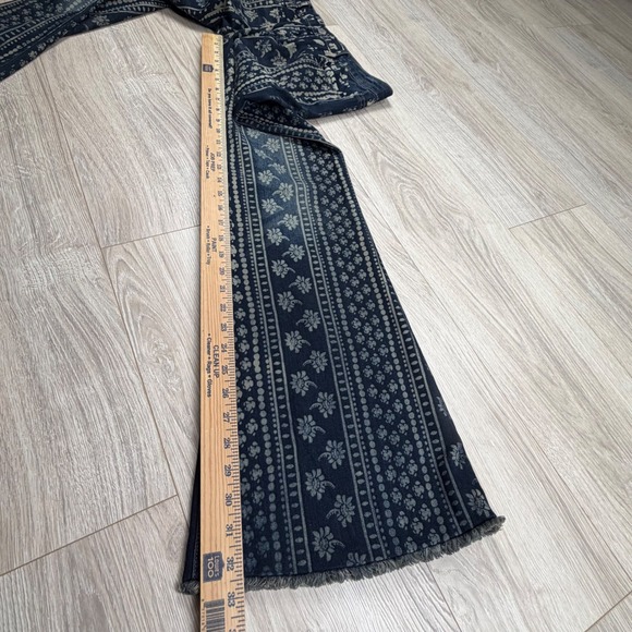 Free People Mantra Bali Indigo Print Flare Jeans Floral Dark Wash 29 Festival - Picture 7 of 10